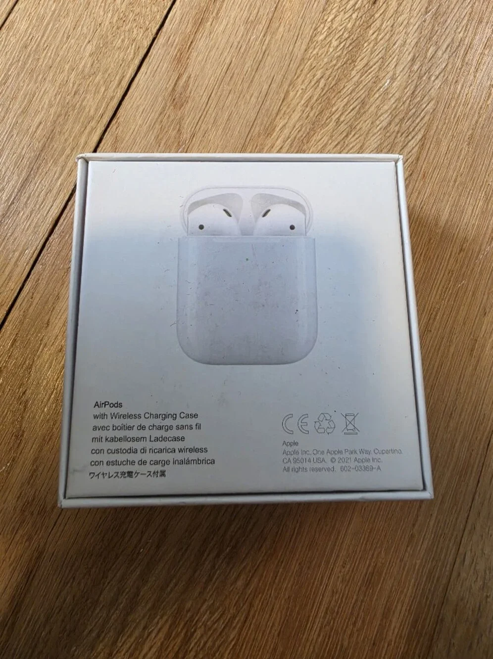 Apple AirPods (White) - Wireless Earbuds